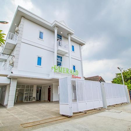 Emerald Residence Medan Exteriör bild